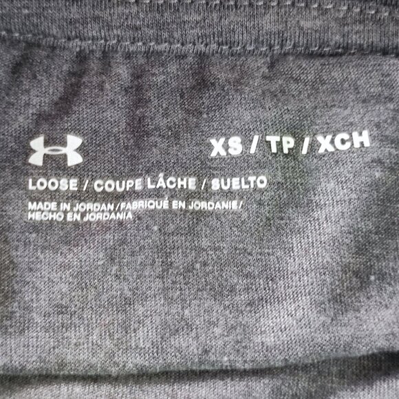 Under Armour  short sleeve T-shirt street wear grey women's size XS Loose - Picture 5 of 8
